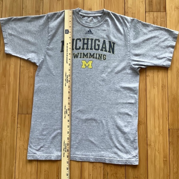 University of Michigan swimming t-shirt - Picture 4 of 4